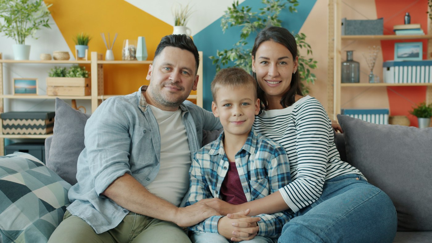 Família no sofá